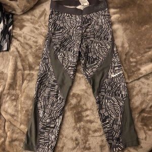 Nike Pro woman’s small